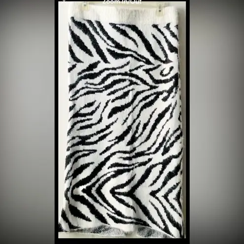 H&M  Matching sweater & midi skirt in a zebra pattern. Size XS - Image 2