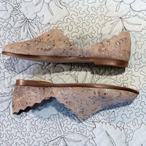 KLUB NICO Georgette Made in Spain Scalloped Flat ~Pewter Floral Sz EU 36 US 6 Tan