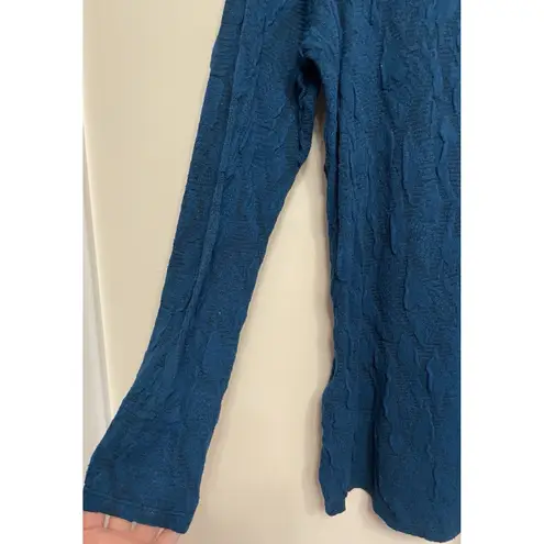 Vintage Cut Loose Long Sleeve Top Women Medium Blue Textured Stretch Boho Retro