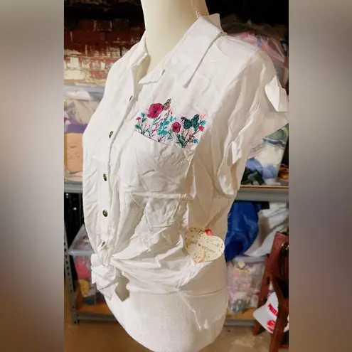 Self Esteem  white top shirt flower pocket short sleeve casual