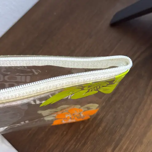 Bloomingdale's Hawaii Little Hawaii Cosmetic Bag Zip Pouch Hawaii Exclusive White