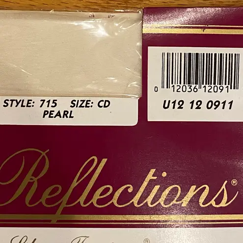 Hanes NWT Vintage  Silk Reflections Pearl Sheer Pantyhose CD