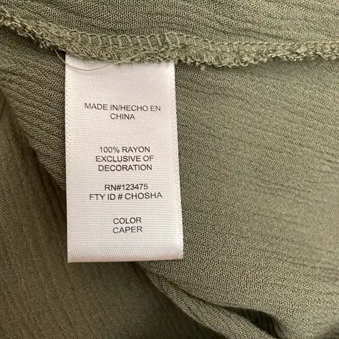 Ellen Tracy Caper Green V-Neck Crepe Material with Crochet Detail Blouse Medium