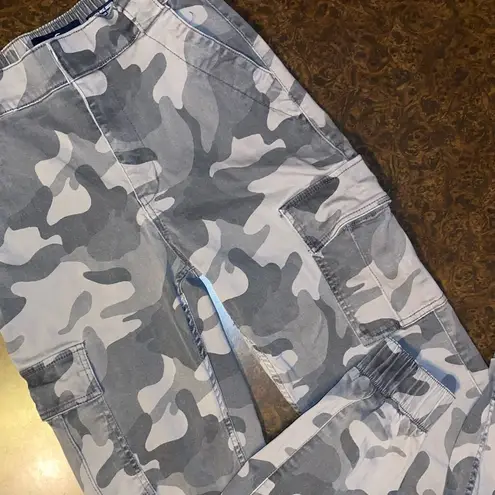 Hollister  Ultra High Rise Jogger Pants in Grey Camo - size small