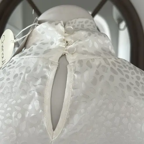 Status by Chenault Jacquard Twist Neck Blouse in Off White, Size L New w/Tag White Size L