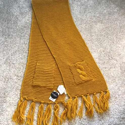 Forever 21 new  blanket knit scarf with pockets fringed, new with tag