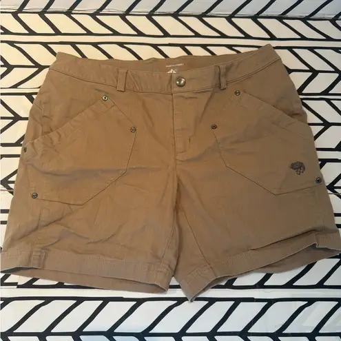 Mountain Hardwear Mountain Hardware tan hiking shorts in size large