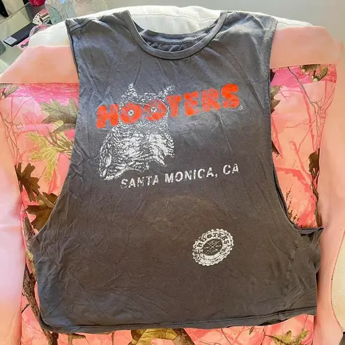 Hooters logo muscle tank top