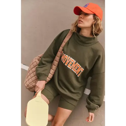 FREE PEOPLE Movement Victory Sweatshirt Seagrass/Neon Coral Combo Size Large NWT Green