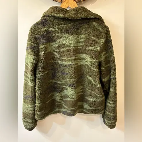 Z Supply Sherpa Camo Zip Jacket Size Medium