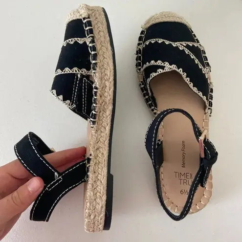 Time And Tru women’s memory foam sandals — size 6.5