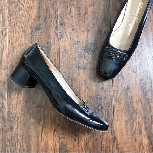 Salvatore Ferragamo • vintage black patent pumps heels block round toe chain