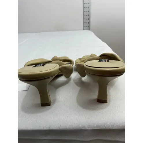 Leslie Fay Womans Slip On Sandals 8.5 M Beige Double Strap Open Toe Heel