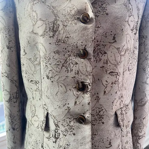 Le Suit Le Suite Blazer Womans size L Taupe Floral Brocade Blazer with Tortoise Casual