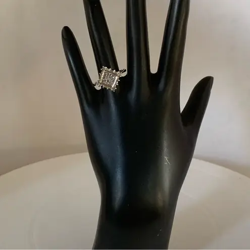 SOLID WHITE GOLD GENUINE DIAMOND .67 CTW INVISIBLE SET PRINCESS CUT RING (7)