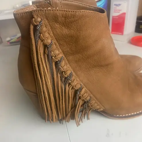 Dolce Vita Size 9.5 Juneau Ankle Boots Fringe Chain Neutral Brown Shoes Suede