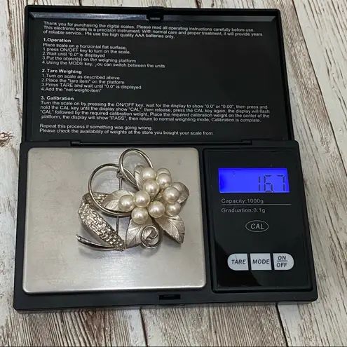 Vintage Unsigned Faux Pearl 3D Flower Brooch