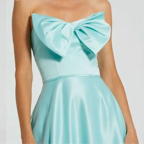 Mac Duggal NWOT Aqua Blue Strapless A-Line Large Accent Bow Ballgown Sz 12