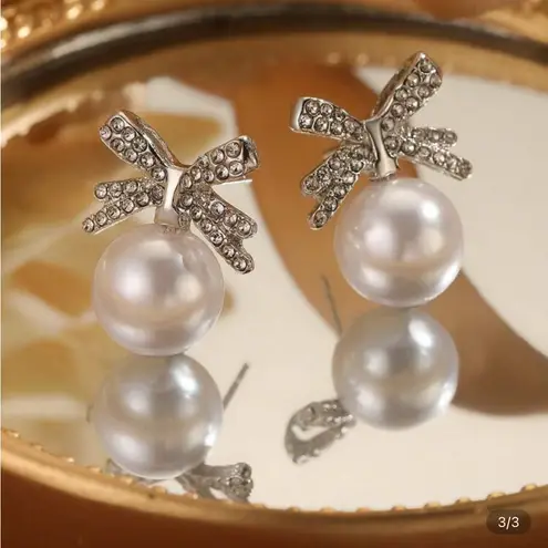 Elegant Silver Bow Pearl Earrings holidays Faux Rhinestone
Stud Earrings NIB