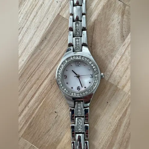 FMD Crystal and Pearl Ladies Watch Crystal Embedded Pearl Dial New Battery Silver