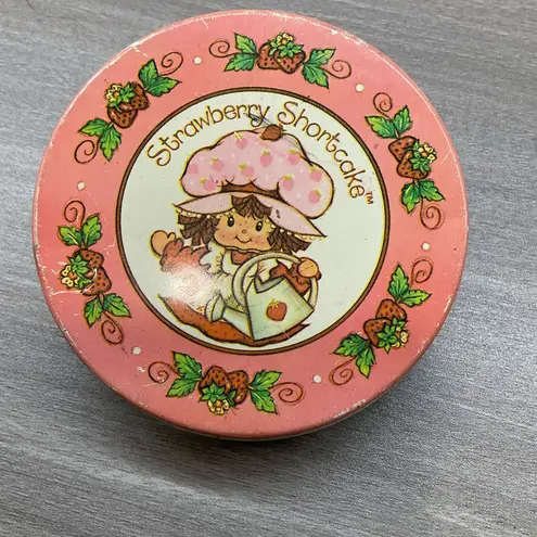 VINTAGE 1980 STRAWBERRY SHORTCAKE BRACELET AND JEWELRY TIN