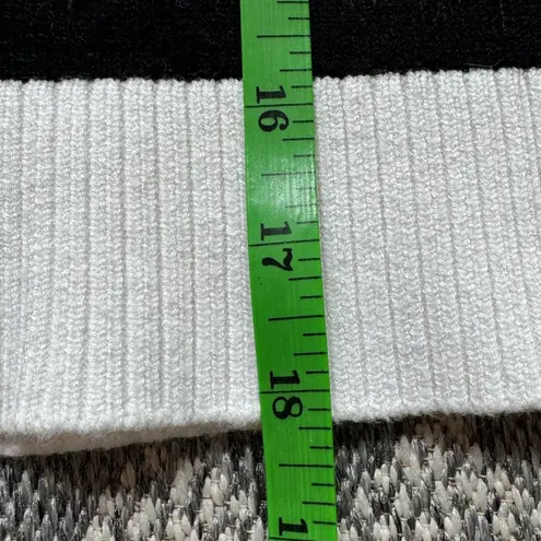 Tahari Black & White Pullover Stripe Sweater w/ Thick Stitch Decal - Large