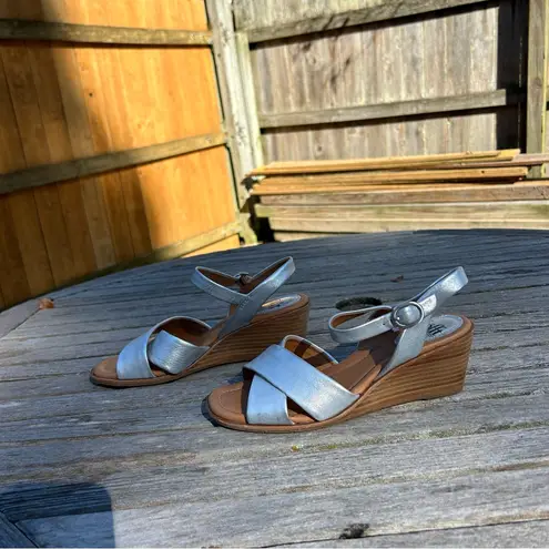 Women’s Sofft Gabella Sandal in silver size 8