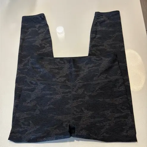 Vuori Heather Charcoal Gray Athletic -High Waisted Soft leggings Camo size Small