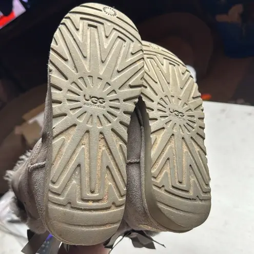 UGG Bailey Bow II Grey Size 8 USED CONDITION
