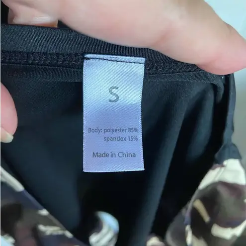 Womens Camo Crop Top Sm Long Sleeve Elastic Band Green Tan Camouflage Activewear Black