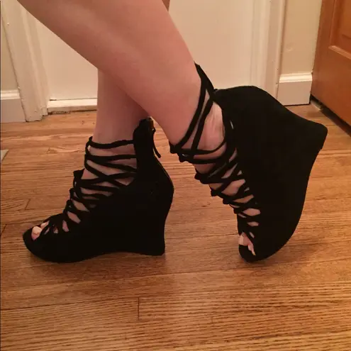 B. Makowsky Amie caged sandal Black Size 7.5