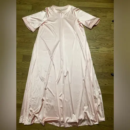 Vanity Fair Vintage zip up robe from . Size Medium