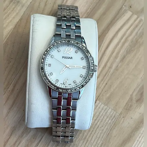 Pulsar Ladies Watch Crystals White Dial Stainless Bracelet