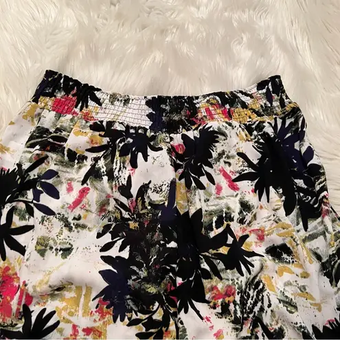 Valerie Stevens Dressy Shorts White Black Floral