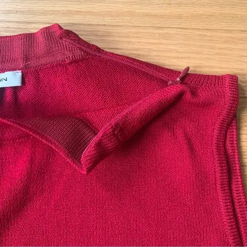 St. John Raspberry Red Sleeveless Zipper Mock Neck Knit Top Size Large