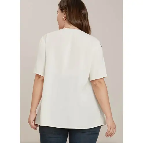 Bloomchic 750 Plain Round Neck Button Detail Blouse Cream Size 22 - 24 / 3X NWT