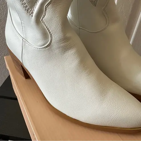 12th Tribe Billini Dixie White Boot, Size 9, New with Box