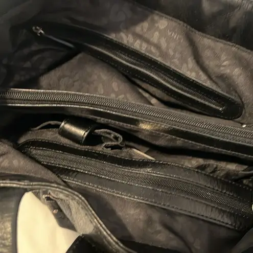 Perlina large black leather handbag 3 inside 1 outside zip pockets EUC