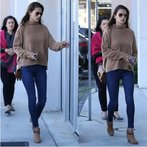 MOTHER THE LOOKER CROP ON THE EDGE WASH BLUE JEANS 25