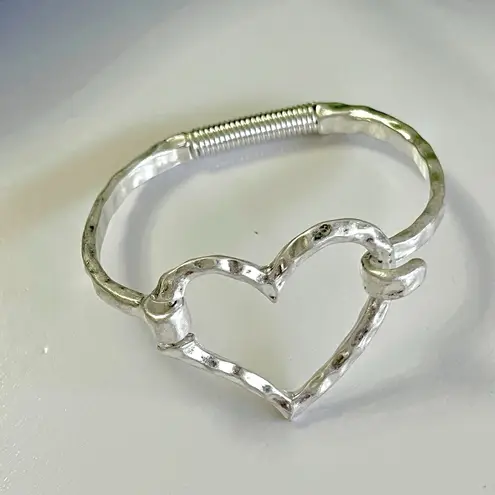 Silver Plated hammered Heart cuff bracelet bangle Stainles Steel Womens jewelry