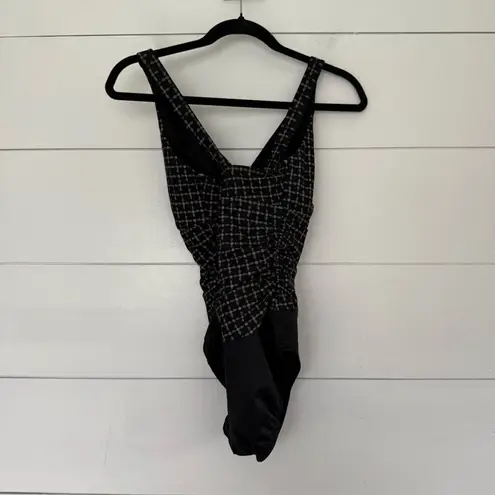 MiracleSuit Women’s 8 Black Patterned One Piece Swim Slimming Beach Pool Ocean