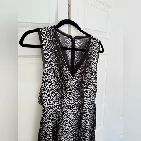 Reiss Stella Leopard Print Silk Black Gray White V-Neck Split Back Size 4