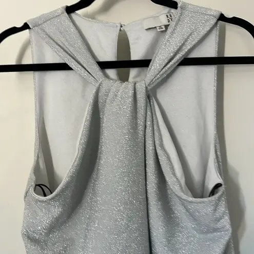 Ro & De  silver shimmer metallic sleeveless twist front top sz Medium