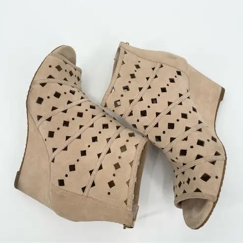 Michael Michael Kors Uma Wedge Size 6.5 Tan