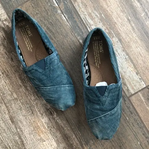 Toms  classic slip on flats distressed blue corduroy size 6.5