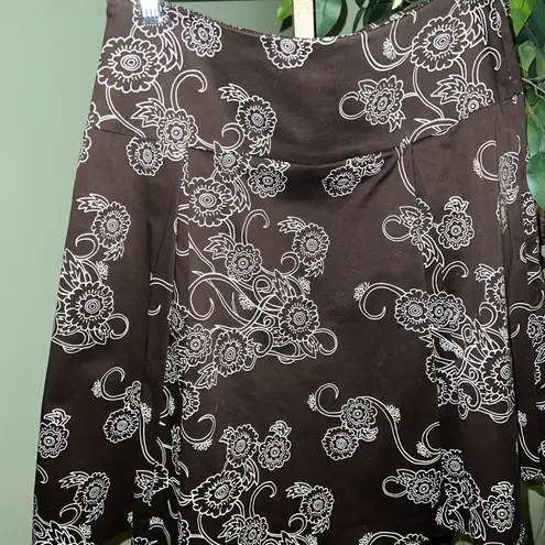 J. McLaughlin  Pleated A-Line Lined Brown Skirt with White Flowers Size 8