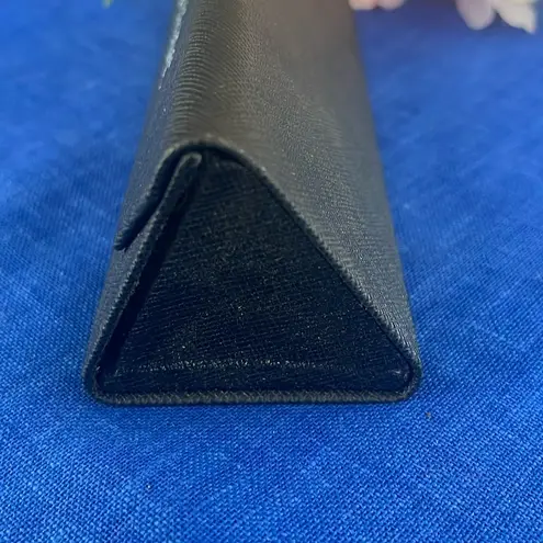 Karen Kane Triangular Folding COLLAPSIBLE Eyeglass Case -Black -