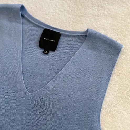 NWOT Periwinkle / Cornflower Blue Alex Marie Knit V-Neck Top Sz Small