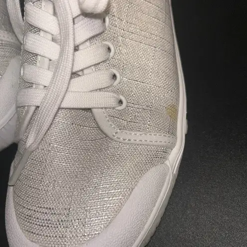 Spring Court Gray Silver Printed Linen G2 Low