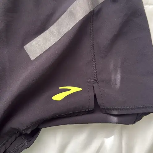 Brooks  Carbonite 4” short, Black with lime green accents, Size S